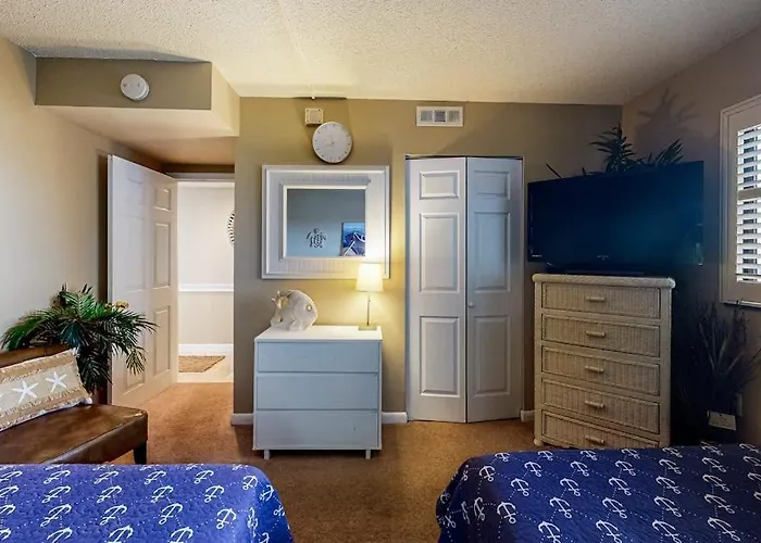 Darling Beachfront With Balcony Pools Tennis & Gym Holiday home Ocean City