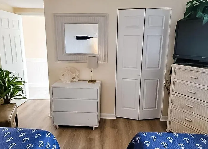 Darling Beachfront With Balcony Pools Tennis & Gym Holiday home Ocean City