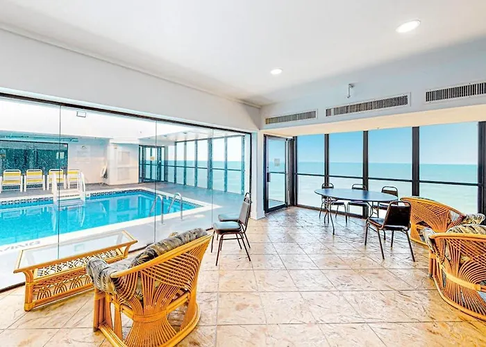 Darling Beachfront With Balcony Pools Tennis & Gym