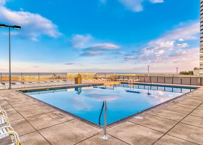 Darling Beachfront With Balcony Pools Tennis & Gym