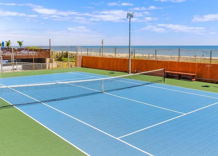 Holiday home Darling Beachfront With Balcony Pools Tennis & Gym