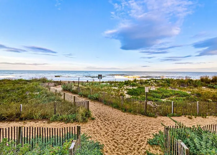 Darling Beachfront With Balcony Pools Tennis & Gym *
