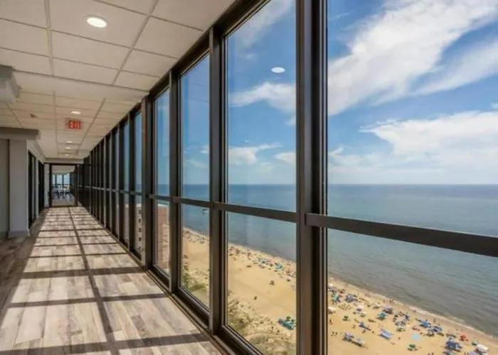 Darling Beachfront With Balcony Pools Tennis & Gym Holiday home Ocean City