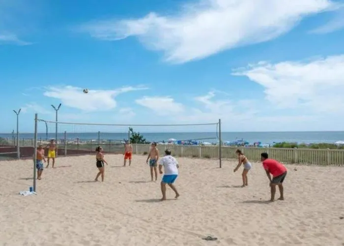 Holiday home Darling Beachfront With Balcony Pools Tennis & Gym Ocean City